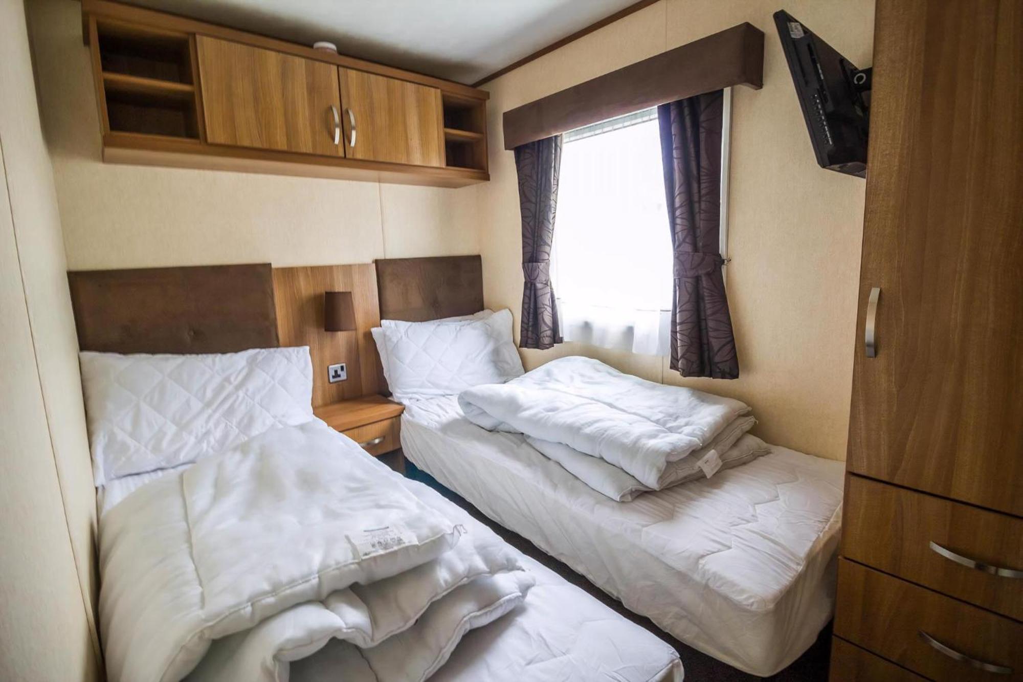 6 Berth Caravan With Decking At Manor Park In Hunstanton Ref 23017H Dış mekan fotoğraf