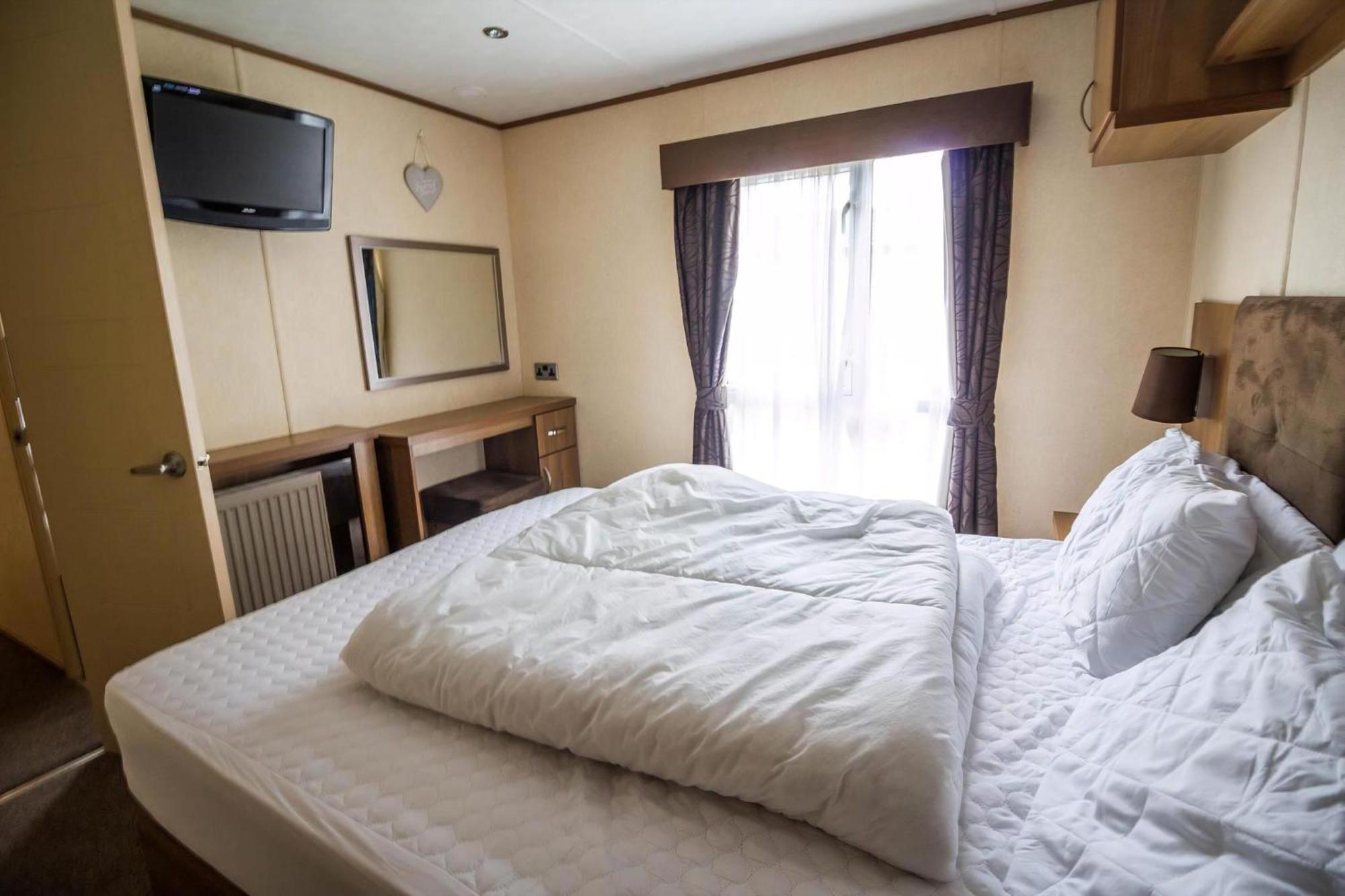 6 Berth Caravan With Decking At Manor Park In Hunstanton Ref 23017H Dış mekan fotoğraf